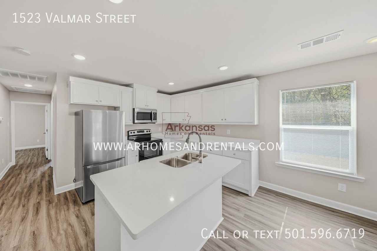 1523 Valmar St - Photo 5 of 15