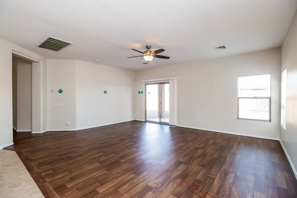5202 W Apollo Rd - Photo 3 of 14