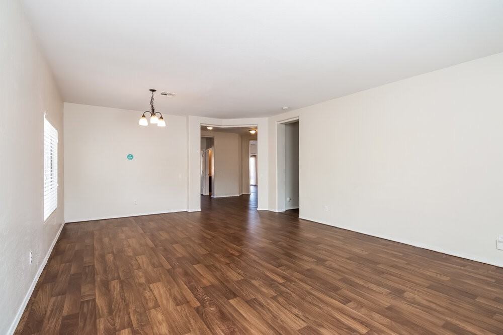 5202 W Apollo Rd - Photo 4 of 14