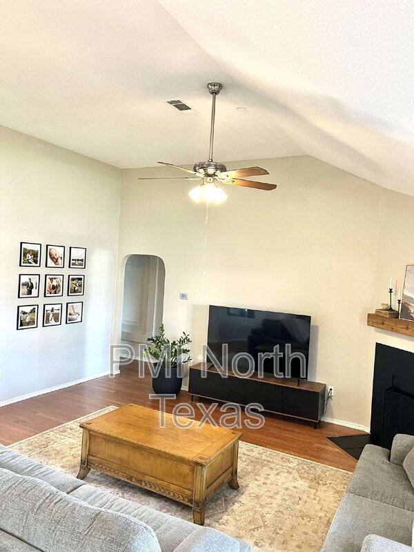 237 Flatwood Dr - Photo 2 of 21
