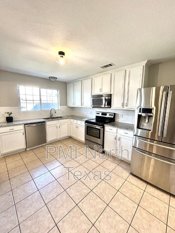 237 Flatwood Dr - Photo 3 of 21