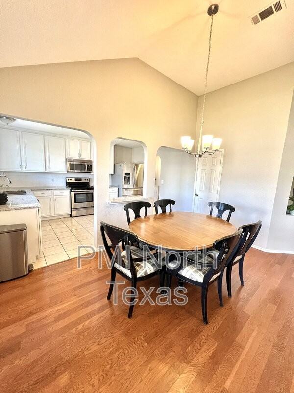 237 Flatwood Dr - Photo 4 of 21