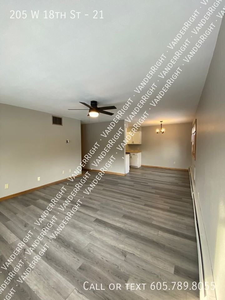 205 W 18th St #21 - Photo 2 of 12