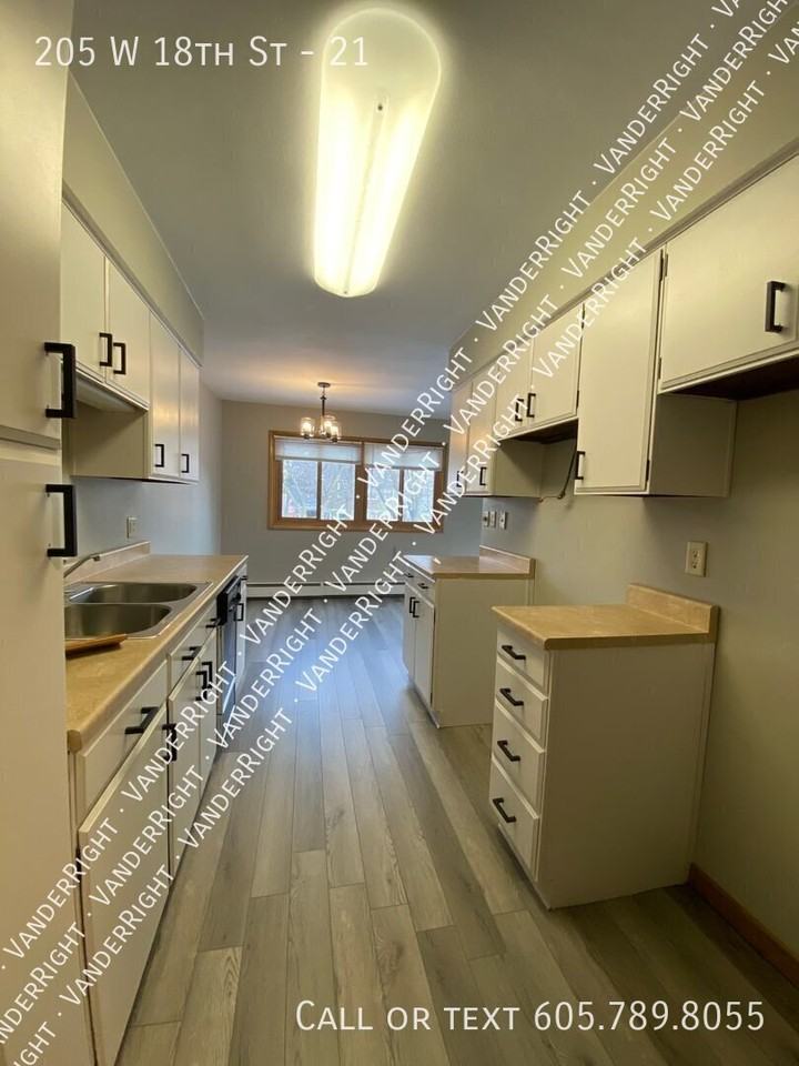 205 W 18th St #21 - Photo 3 of 12