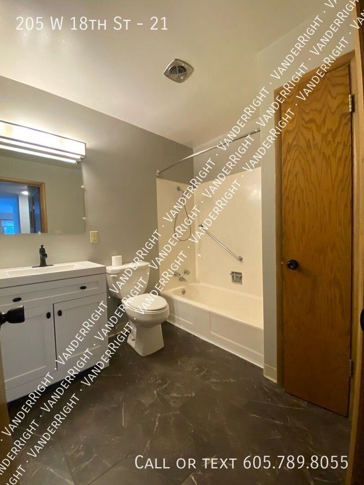 205 W 18th St #21 - Photo 4 of 12