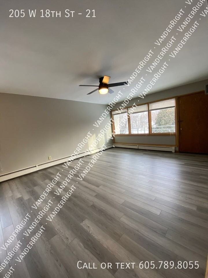 205 W 18th St #21 - Photo 6 of 12