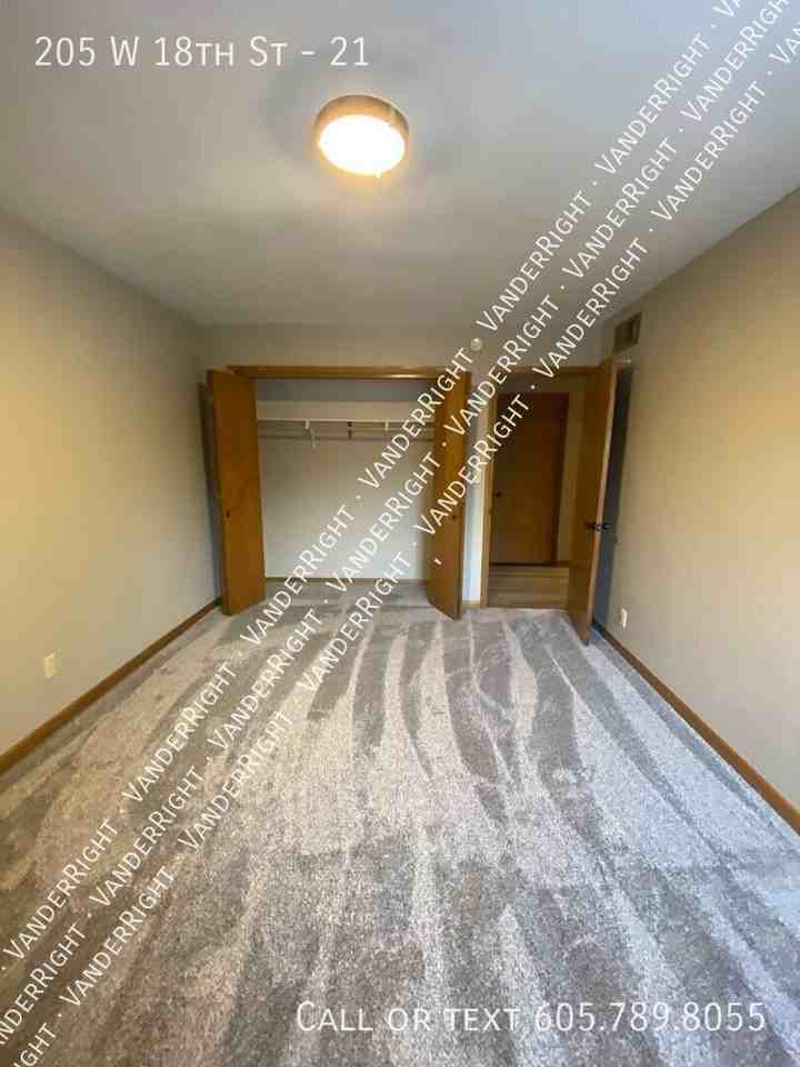 205 W 18th St #21 - Photo 7 of 12