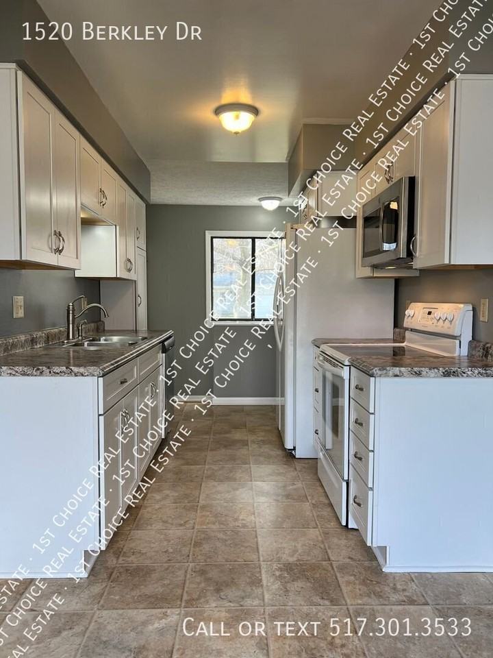1520 Berkley Dr - Photo 6 of 21