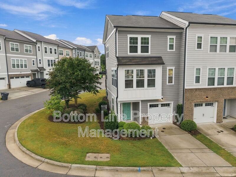 1421 Salem Creek Dr - Photo 2 of 40