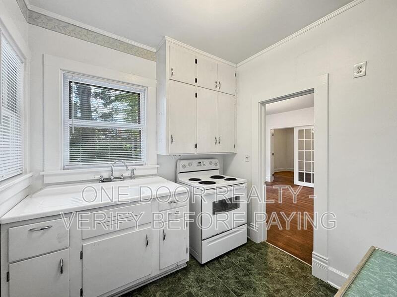 727A Richmond Rd - Photo 2 of 13