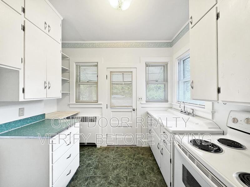 727A Richmond Rd - Photo 3 of 13