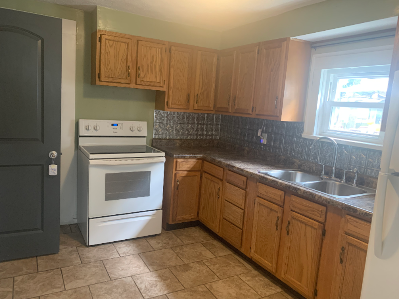 274 Summit St - Photo 2 of 8