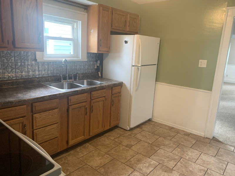 274 Summit St - Photo 3 of 8
