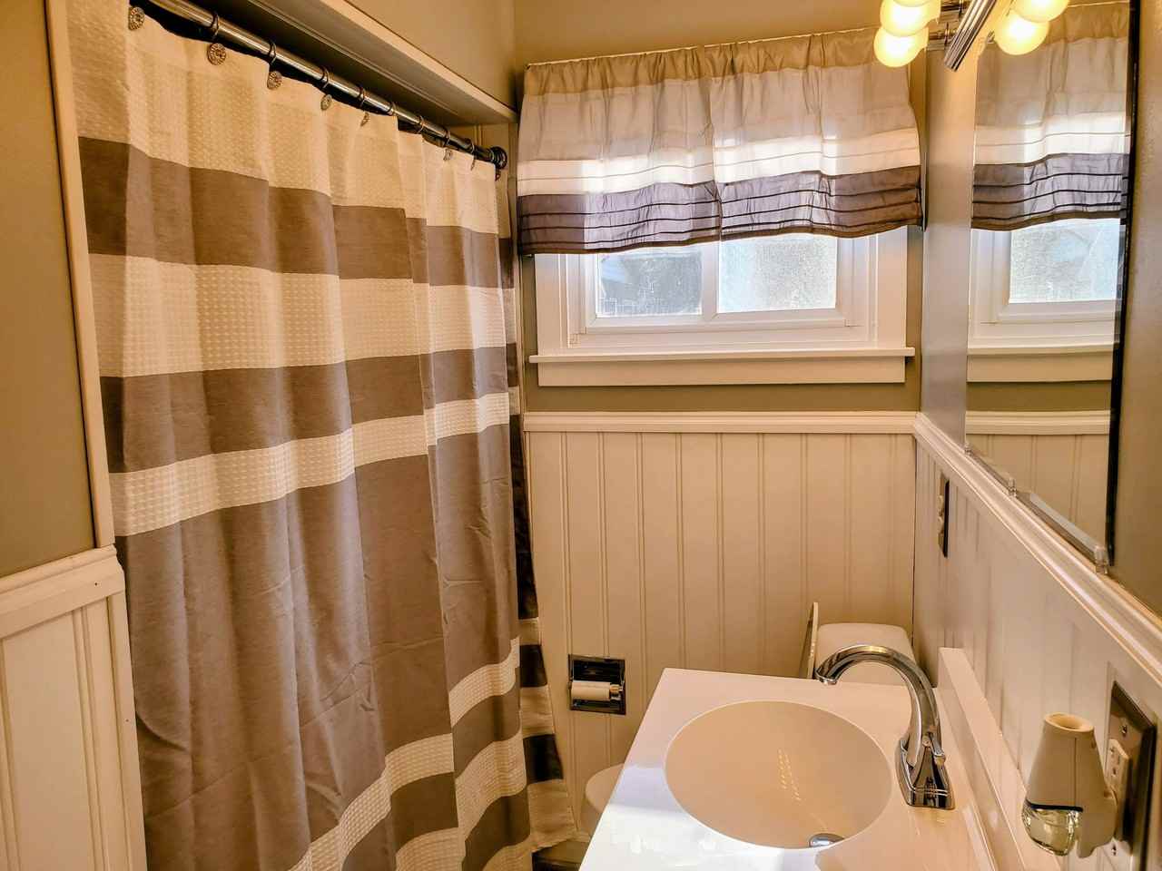 953 31st St - Photo 2 of 4