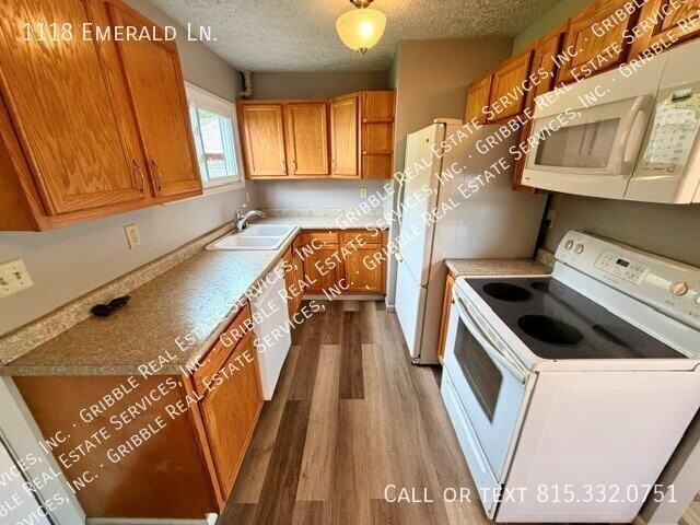 1118 Emerald Ln - Photo 6 of 14