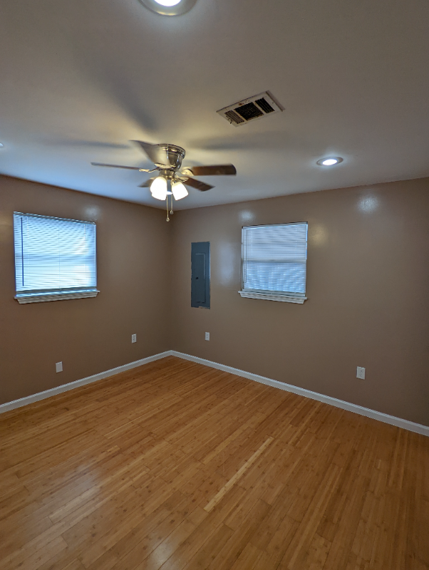 711 Jane St #B - Photo 5 of 8