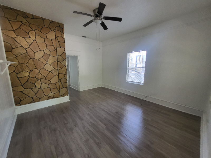 1717 S Henderson St #B - Photo 2 of 10