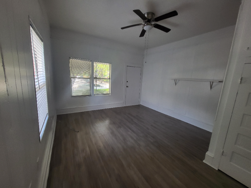 1717 S Henderson St #B - Photo 3 of 10