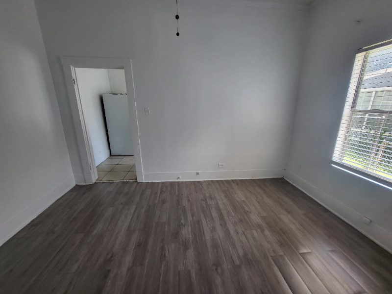 1717 S Henderson St #B - Photo 7 of 10
