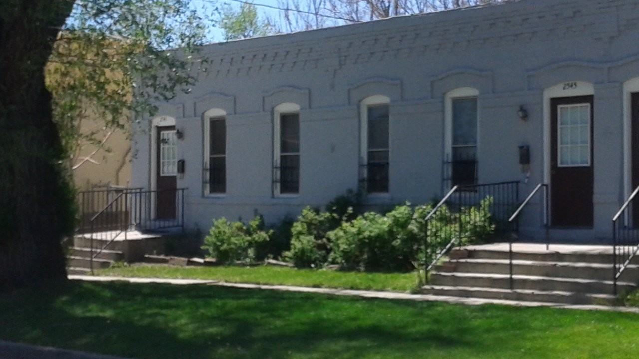 2545 Grove St - Photo 3 of 15