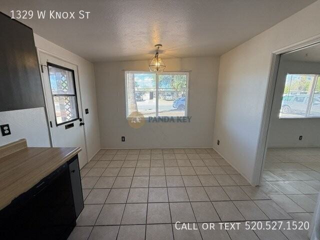 1329 W Knox St - Photo 5 of 17