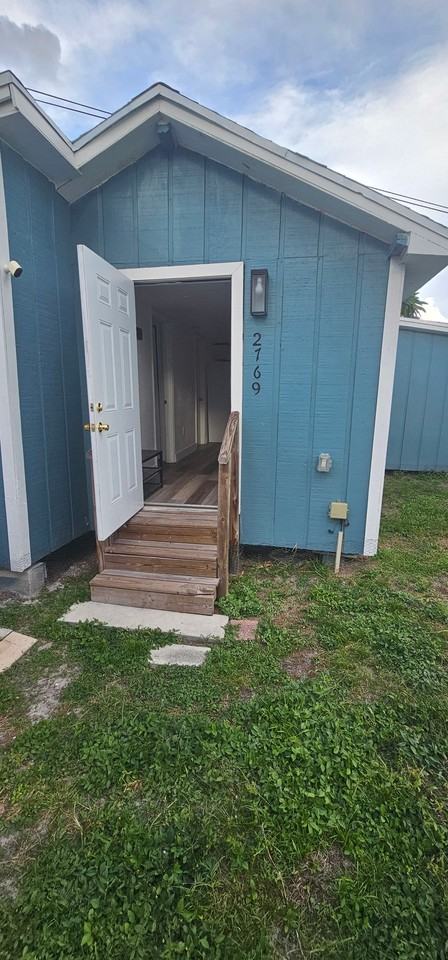 2769 52nd Ave N #B - Photo 3 of 16