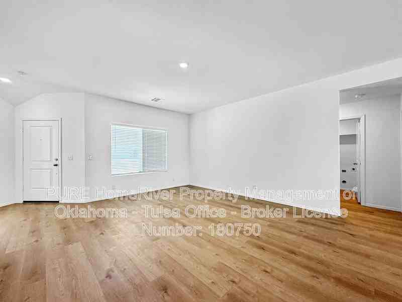 1624 E Gary St - Photo 6 of 25