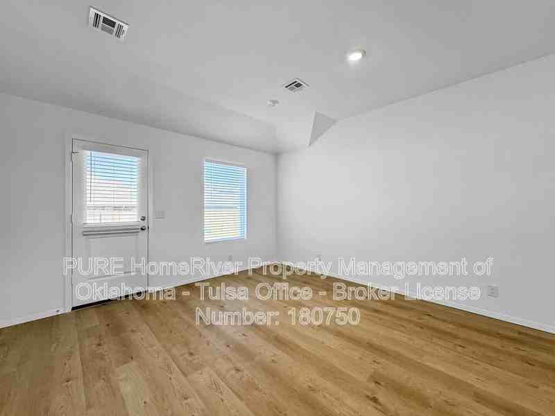 1624 E Gary St - Photo 7 of 25