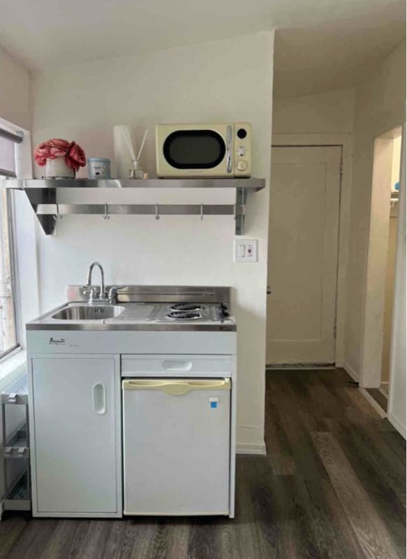 1452 W 20th St #9 - Photo 3 of 9