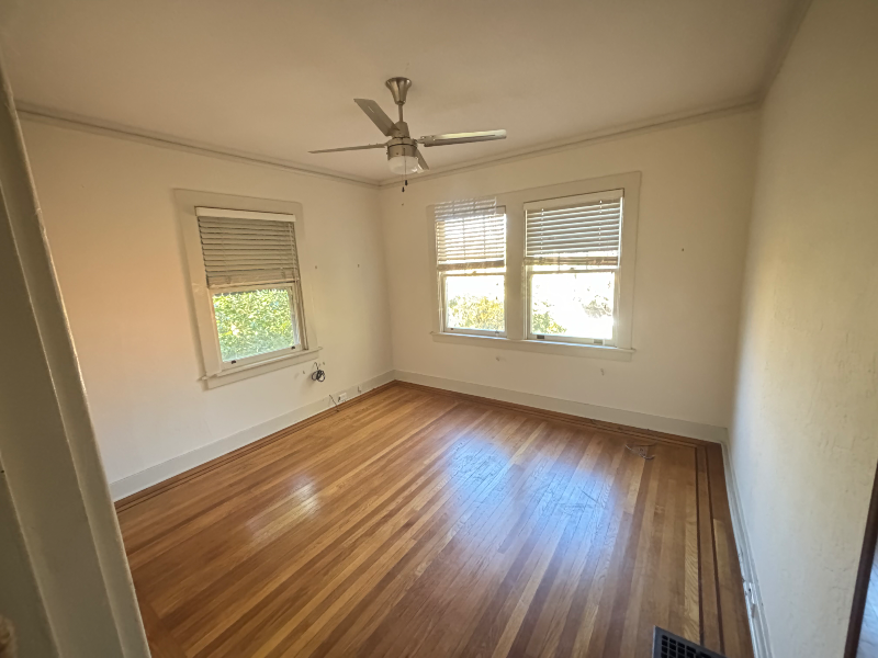 425 Edwards St - Photo 2 of 9