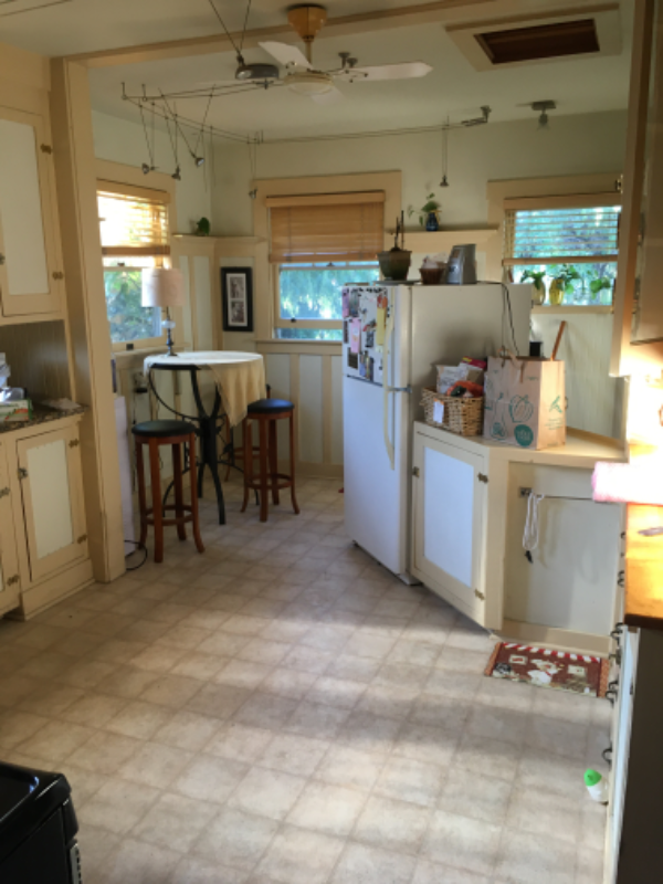 425 Edwards St - Photo 5 of 9
