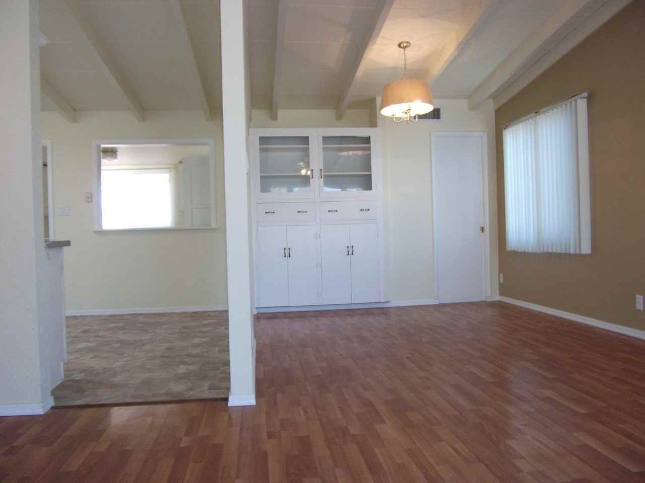 180 Peterson St - Photo 2 of 8