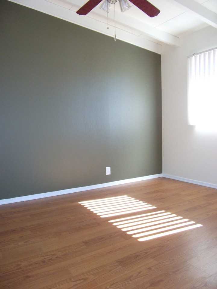 180 Peterson St - Photo 6 of 8