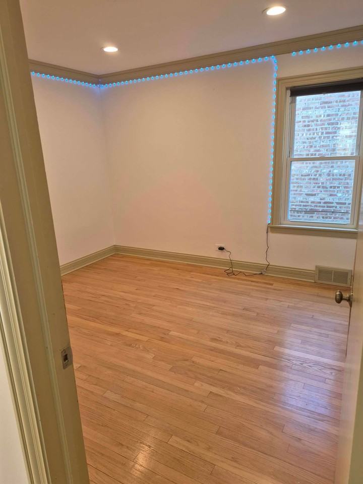 4138 N Parkside Ave #1stFL - Photo 6 of 15