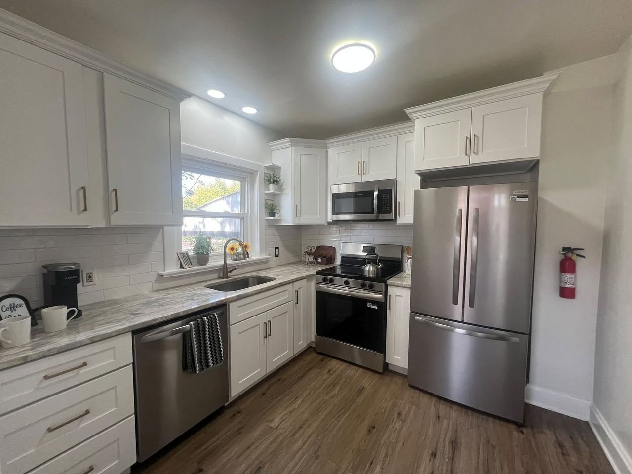 773 N Charlotte St - Photo 3 of 9