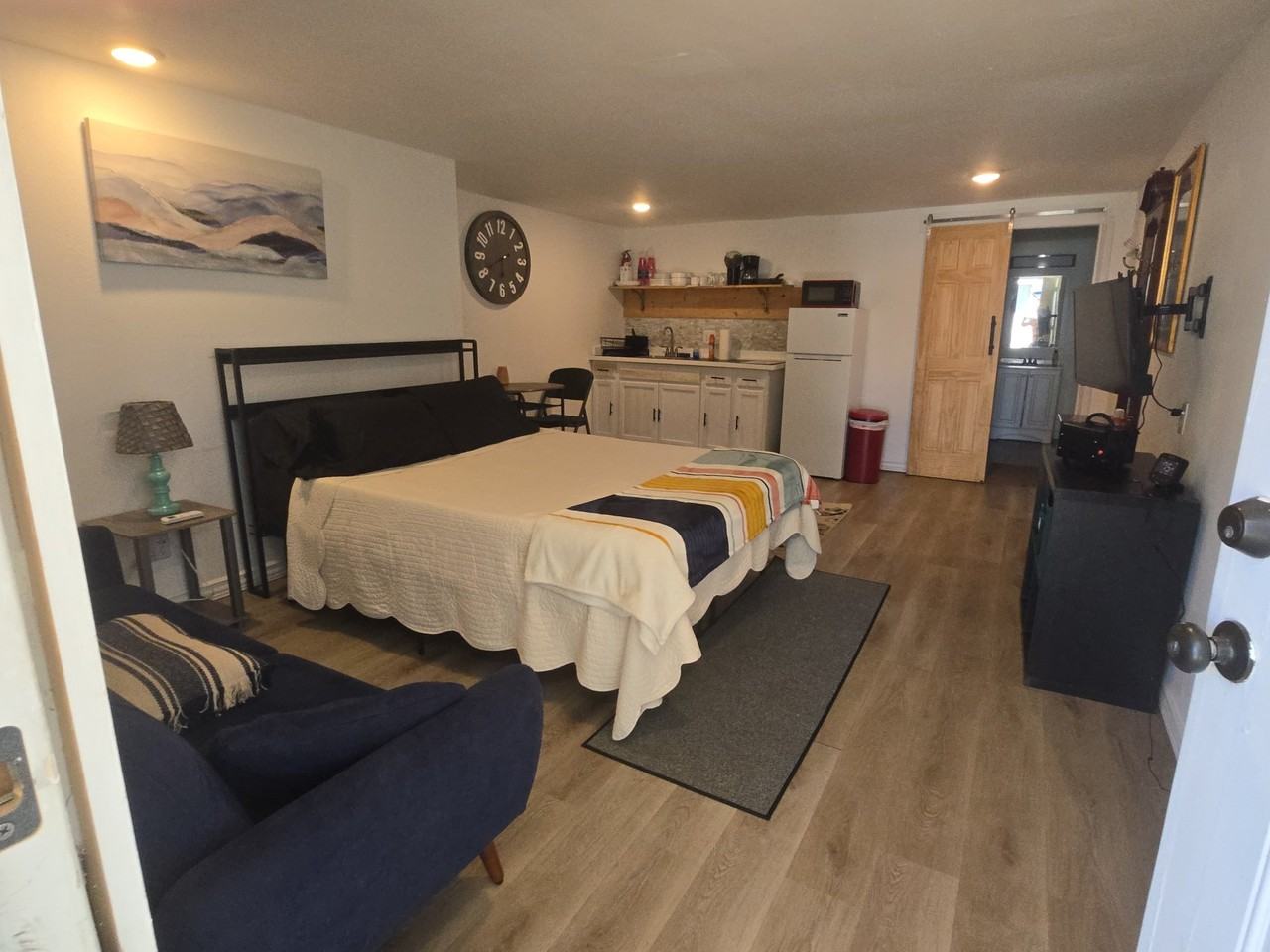 104 W Bobe St #4 - Photo 3 of 6