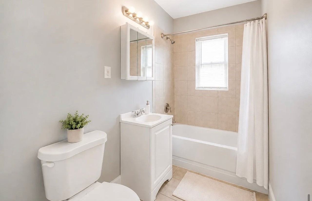 1368 West St #10 - Photo 5 of 6
