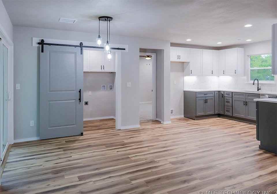 802 S Russell St - Photo 2 of 16
