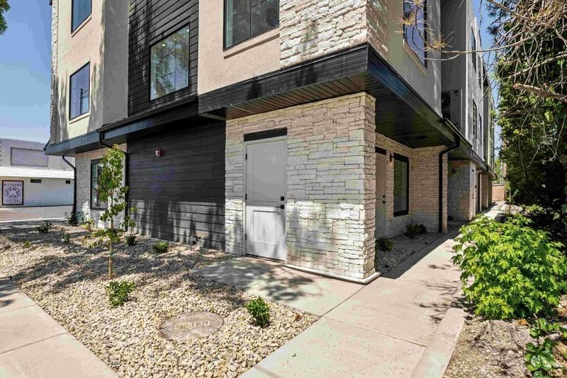 321 E St - Photo 4 of 28