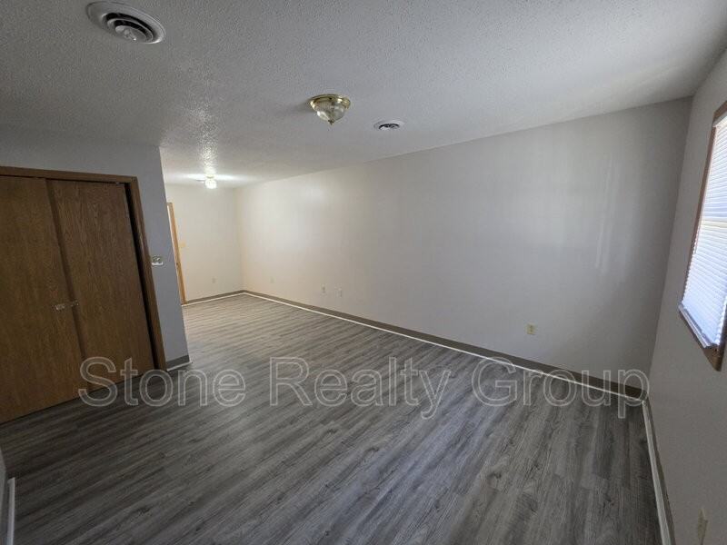 660 S 7th St #B - Photo 2 of 7