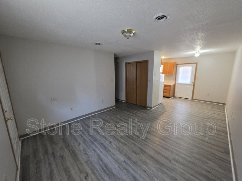 660 S 7th St #B - Photo 3 of 7