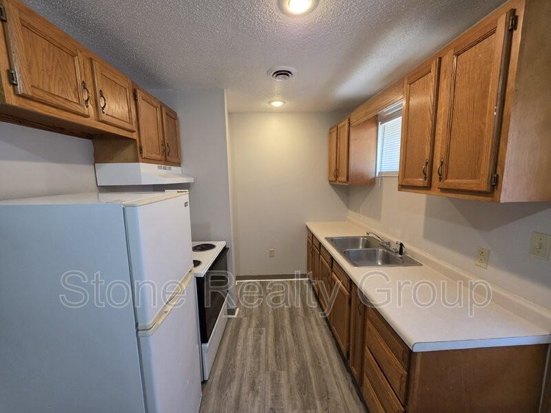 660 S 7th St #B - Photo 4 of 7