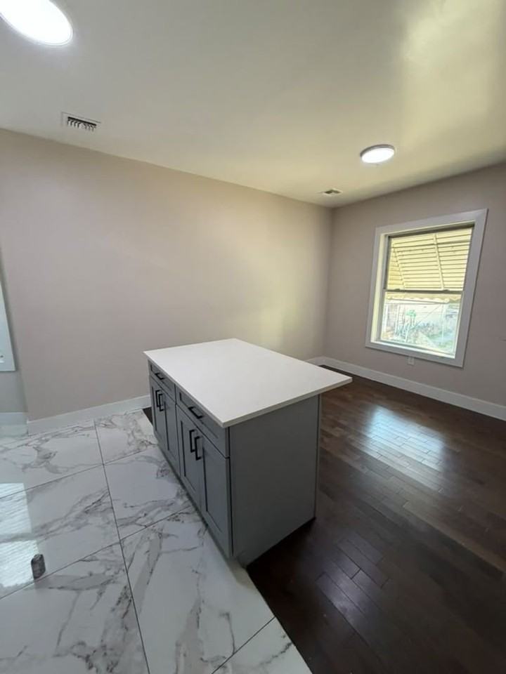 358 Peshine Ave - Photo 2 of 15
