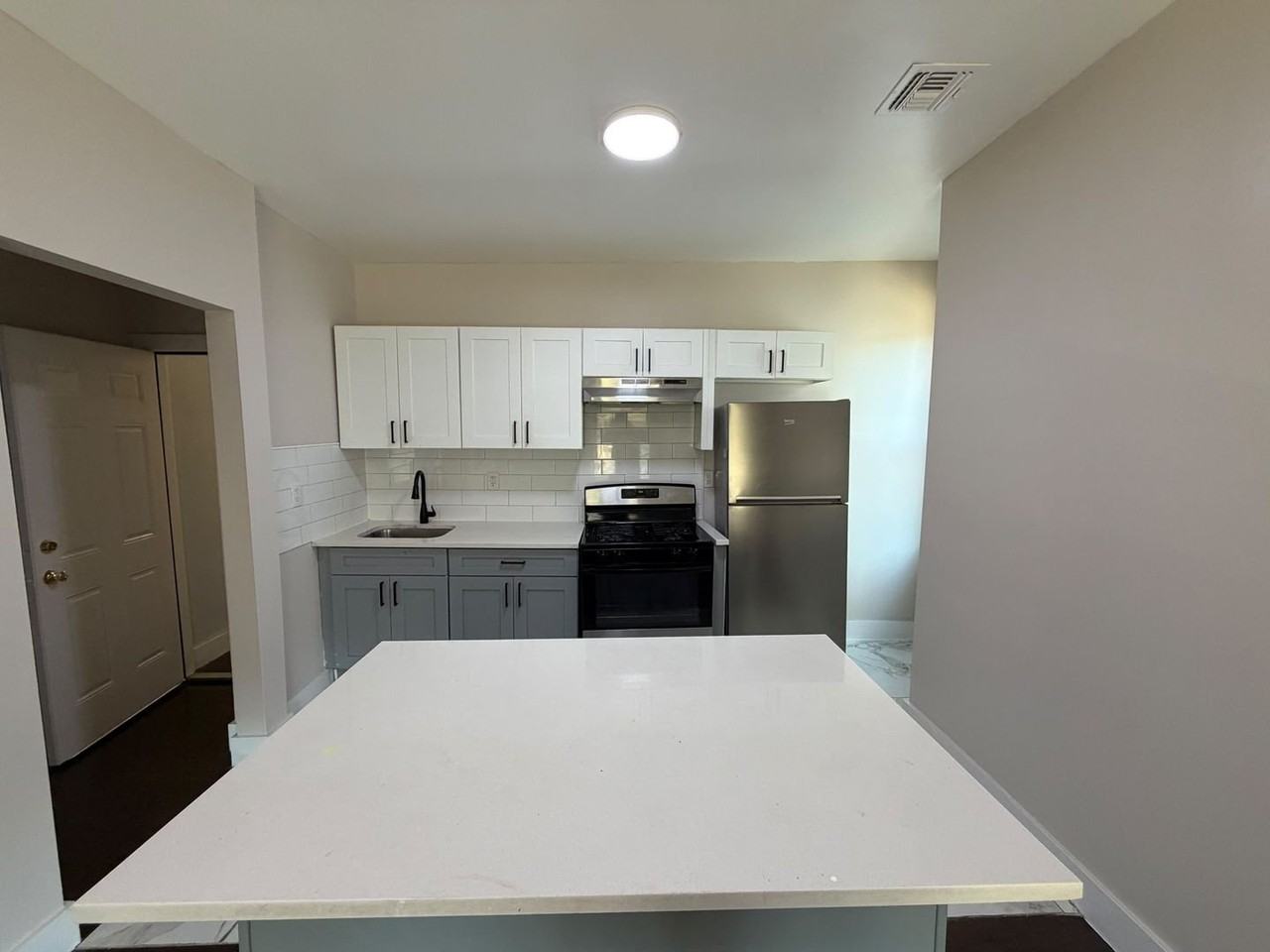358 Peshine Ave - Photo 3 of 15