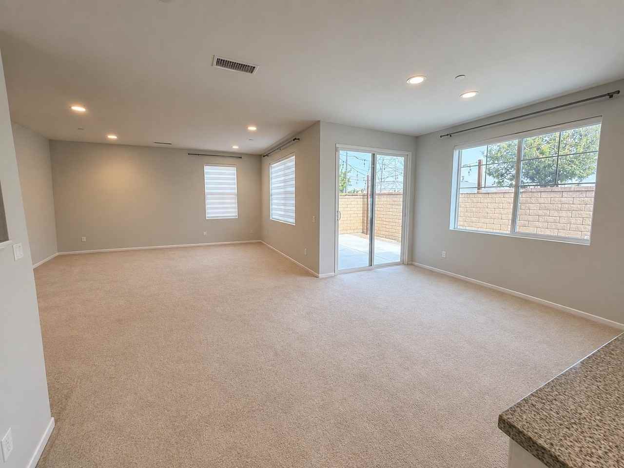 3802 S Oakville Ave - Photo 4 of 16