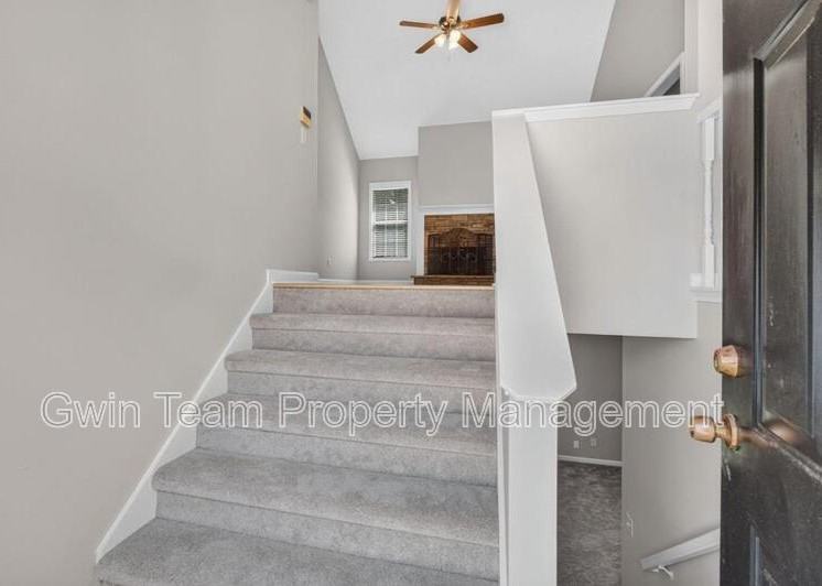4025 Hemingway Dr - Photo 3 of 32