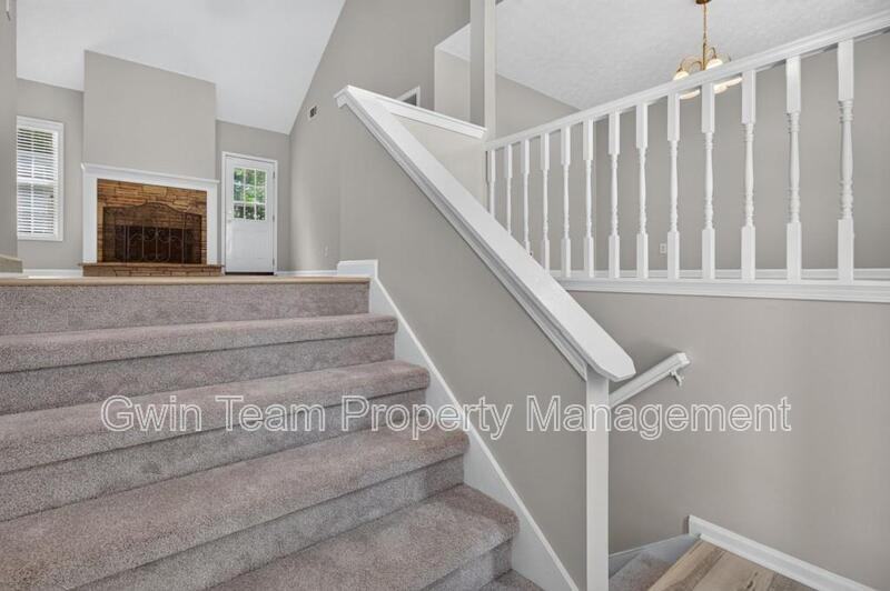 4025 Hemingway Dr - Photo 4 of 32