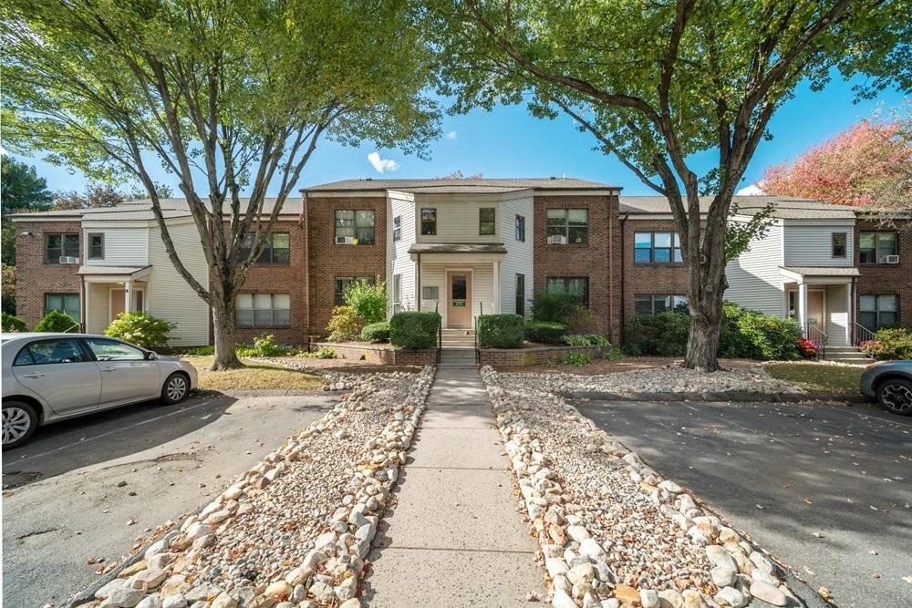 23 Wellington Dr #23