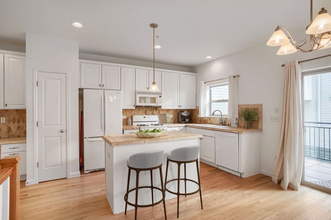 426 S Reed Ct - Photo 4 of 20