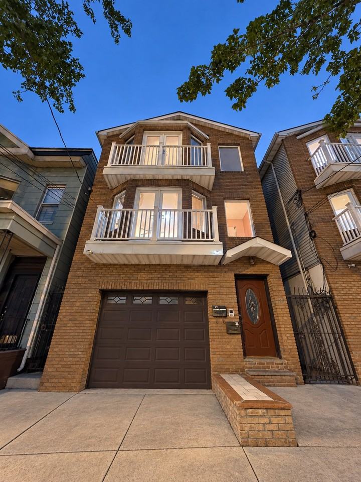 142 Grace St #2 - Photo 4 of 15